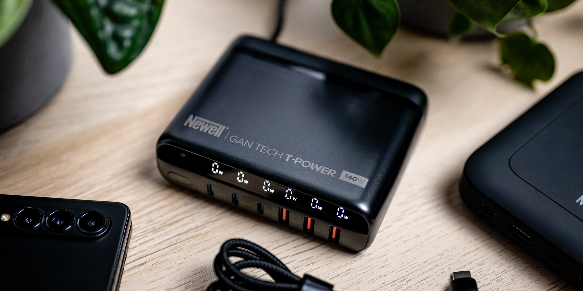 Ładowarka sieciowa z zestawem adapterów Newell GaN Tech T-power 140 W